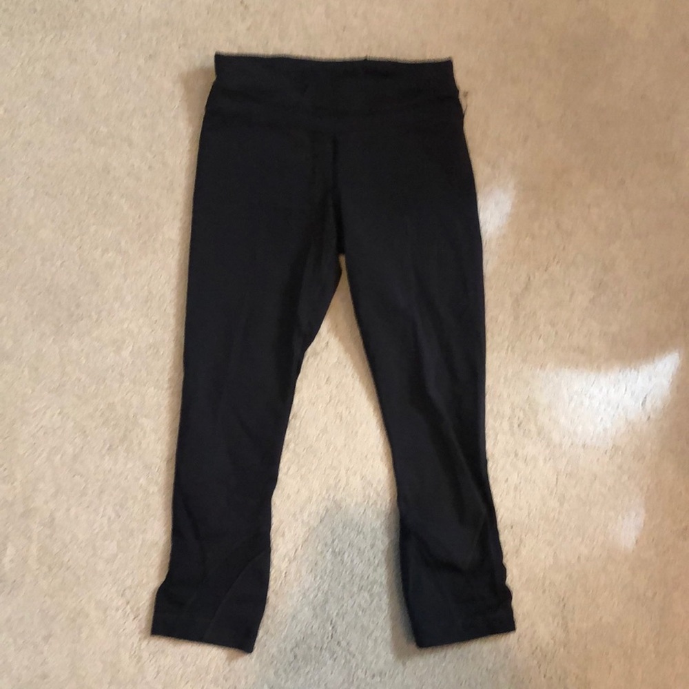 Black lululemon Capri leggings